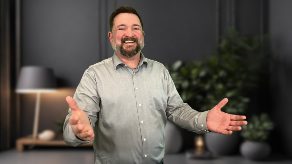 Business Coach Philipp Zurr begrüßt Führungskräfte mit Offenheit und Klarheit – Coaching für Selbstführung und innere Stärke